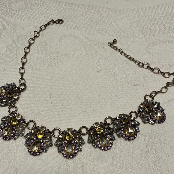 Beautiful statement necklace with deep yellows, diamond colors and light purple - Picture 2 of 2